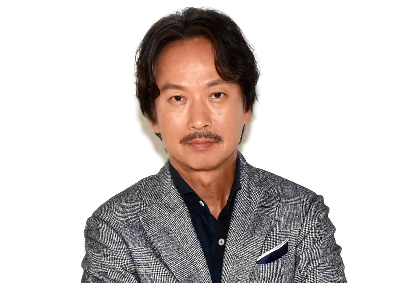 椎名桔平直筆サイン入りポラロイド写真(おまけ付き) 椎名桔平＞まるで別人？ 61歳、雰囲気“激変”の近影にファン驚き