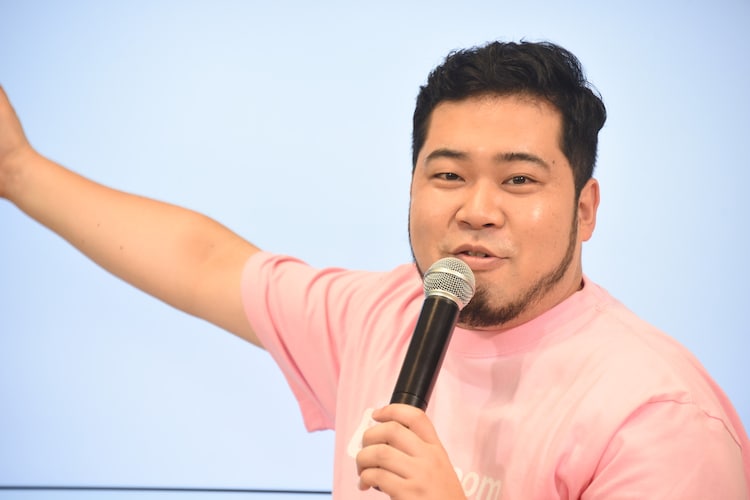 令和ロマン くるま チェキ イベントレポート】令和ロマン・ケムリがミニ四駆“くるま号”を