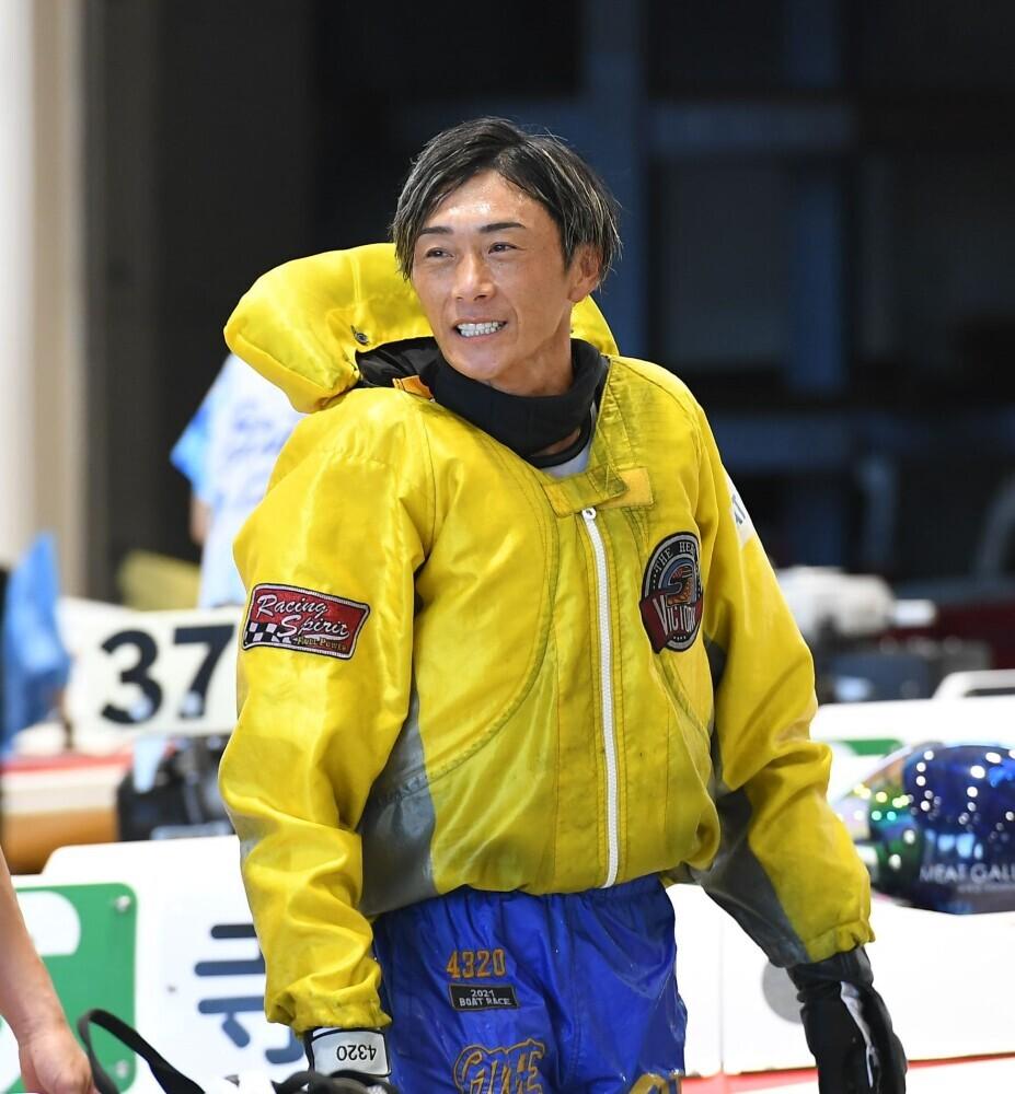 最終値下げ　峰竜太2018GP優勝記念Tシャツ　ボートレース 最終値下げ 峰竜太2018GP優勝記念Tシャツ ボートレース - メルカリ