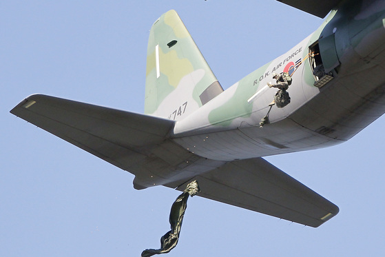 韓国空軍輸送機、日本領空侵犯で騒ぎ…自衛隊は戦闘機出撃