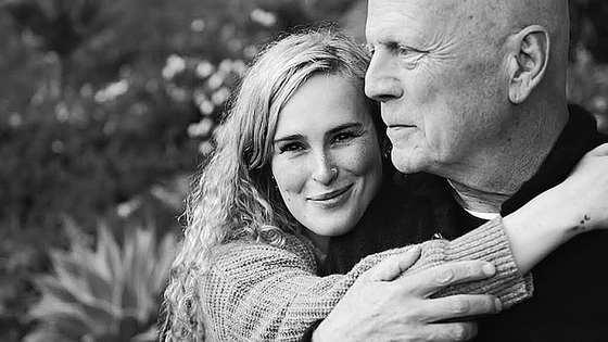 デミ・ムーアとの間に生まれたブルース・ウィリスの娘ルーマー・グレンとウィリス本人。