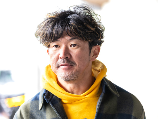 郡司浩平サイン　超激レア品 王者の風格”漂う古性優作のスーツ姿、自転車を降りた郡司浩平は