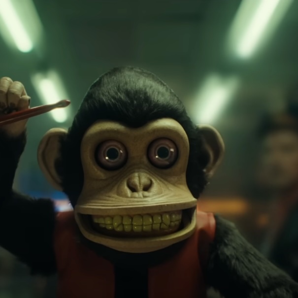 オズ・パーキンス監督の新作ホラー映画『THE MONKEY／ザ・モンキー』の不気味な雰囲気