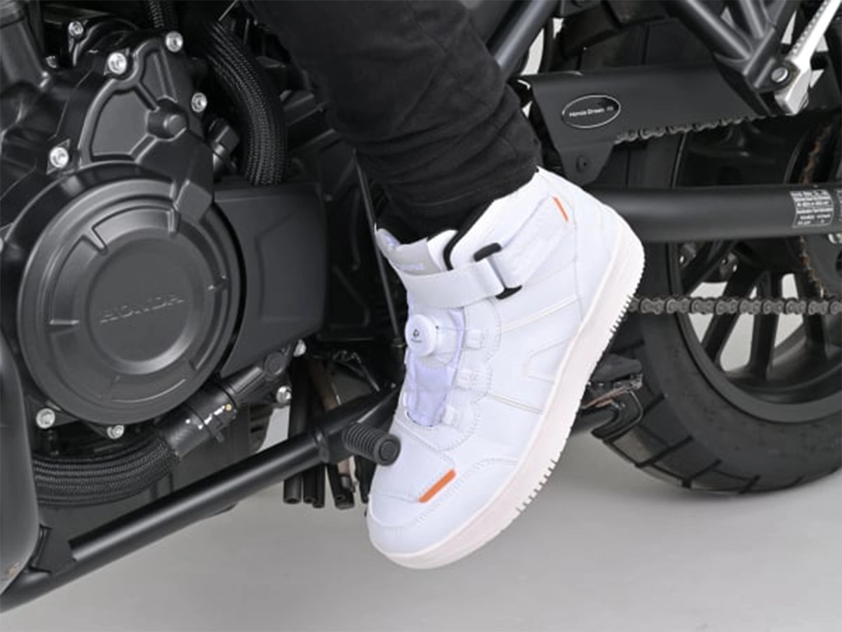 デイトナ ライディング シューズ 防水 24cm ホワイト デイトナのDS-501 D-WPライディングシューズ新色ソリッド