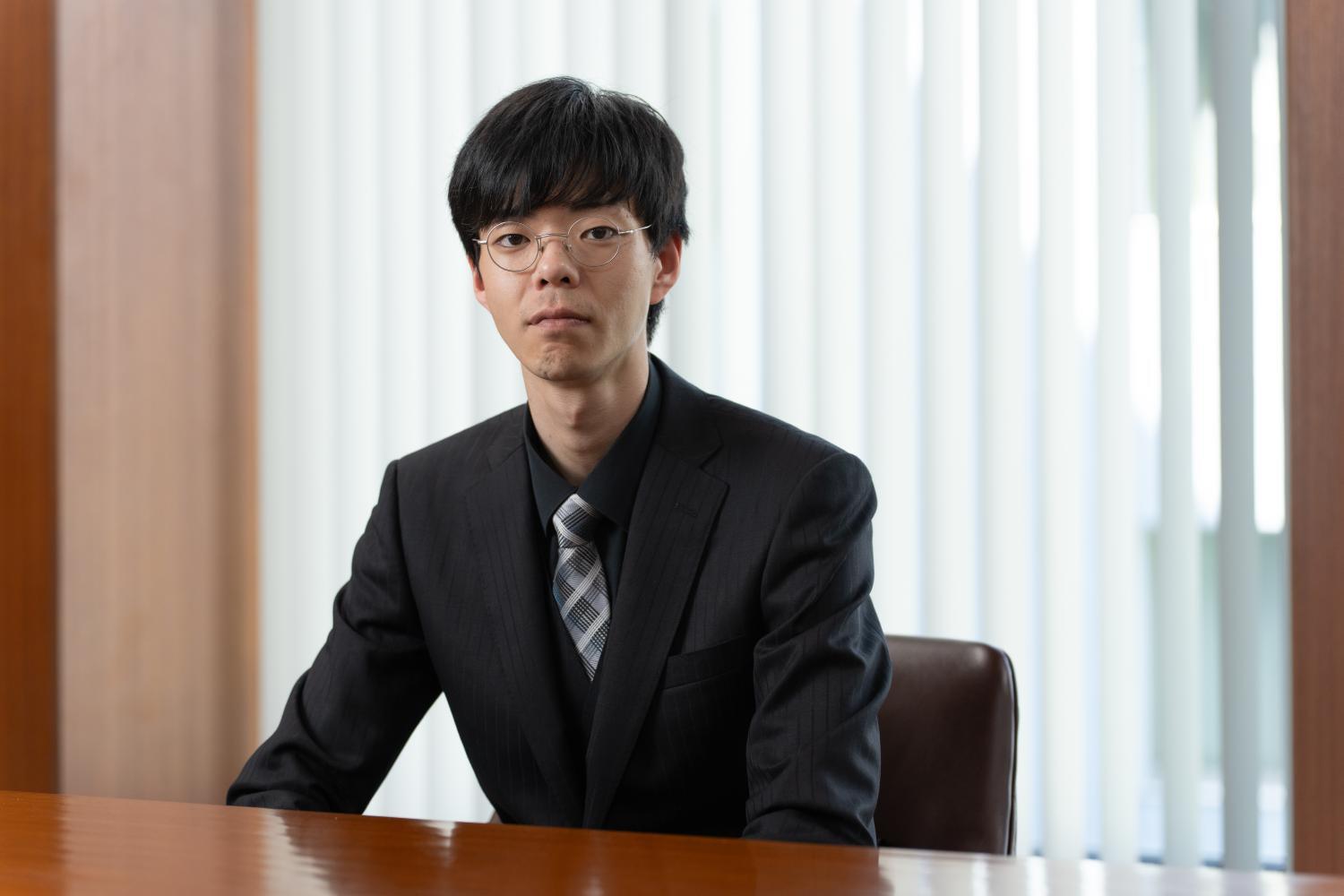 寺内はっぴぃ氏の柔和な表情。珍しい名前を持つ彼の人生が語られる。