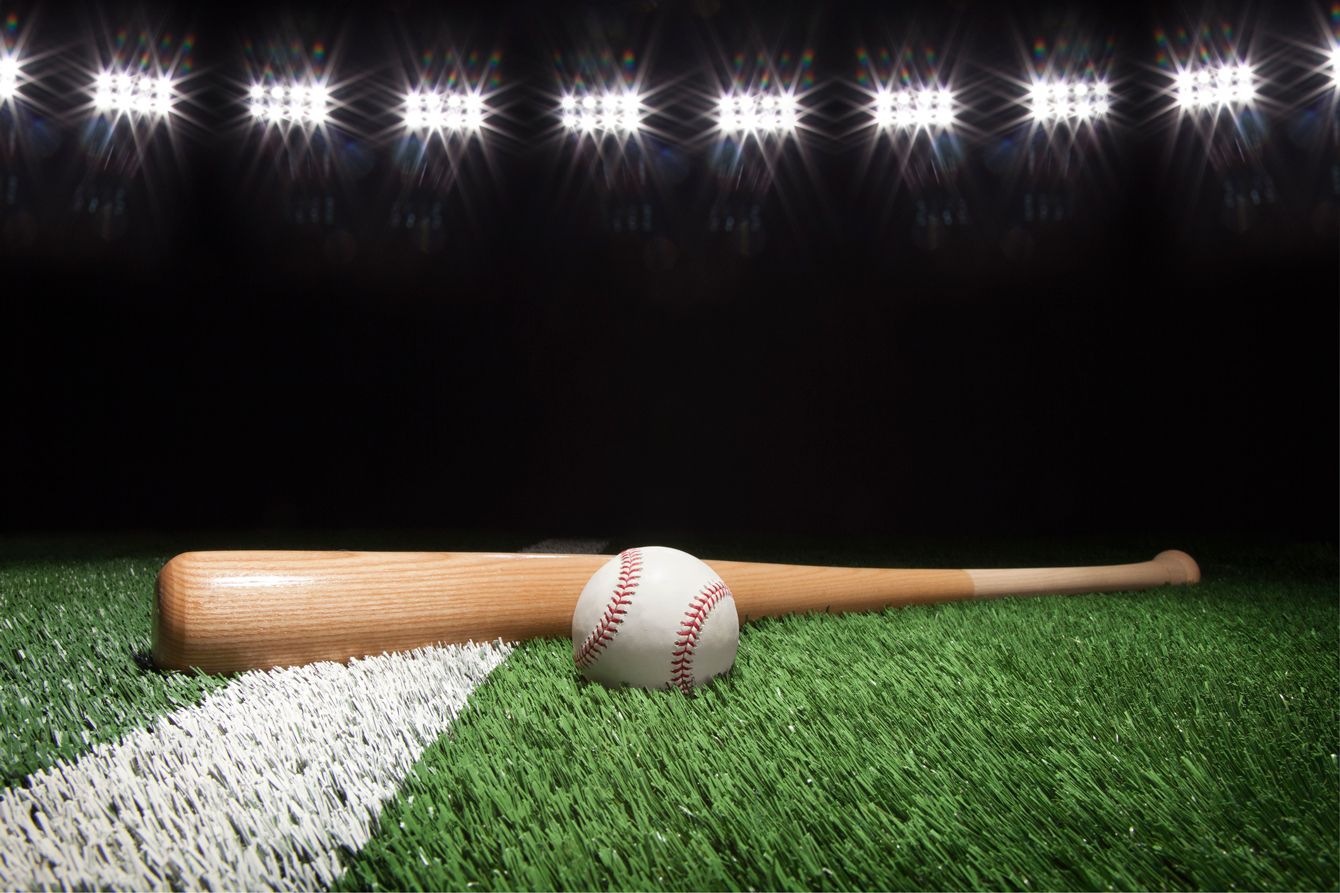 ユニフォーム姿でバットを構えるプロ野球選手のイメージ。体力の限界に挑み、引退を決断するアスリートの姿を象徴