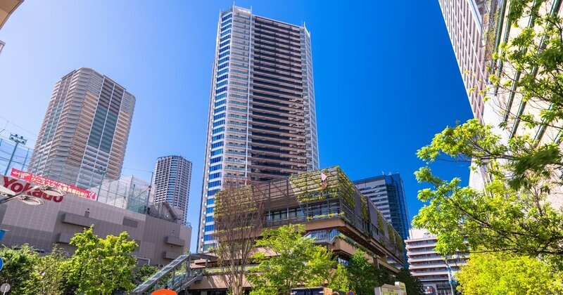 マンションの資産価値と将来性を象徴する外観写真。