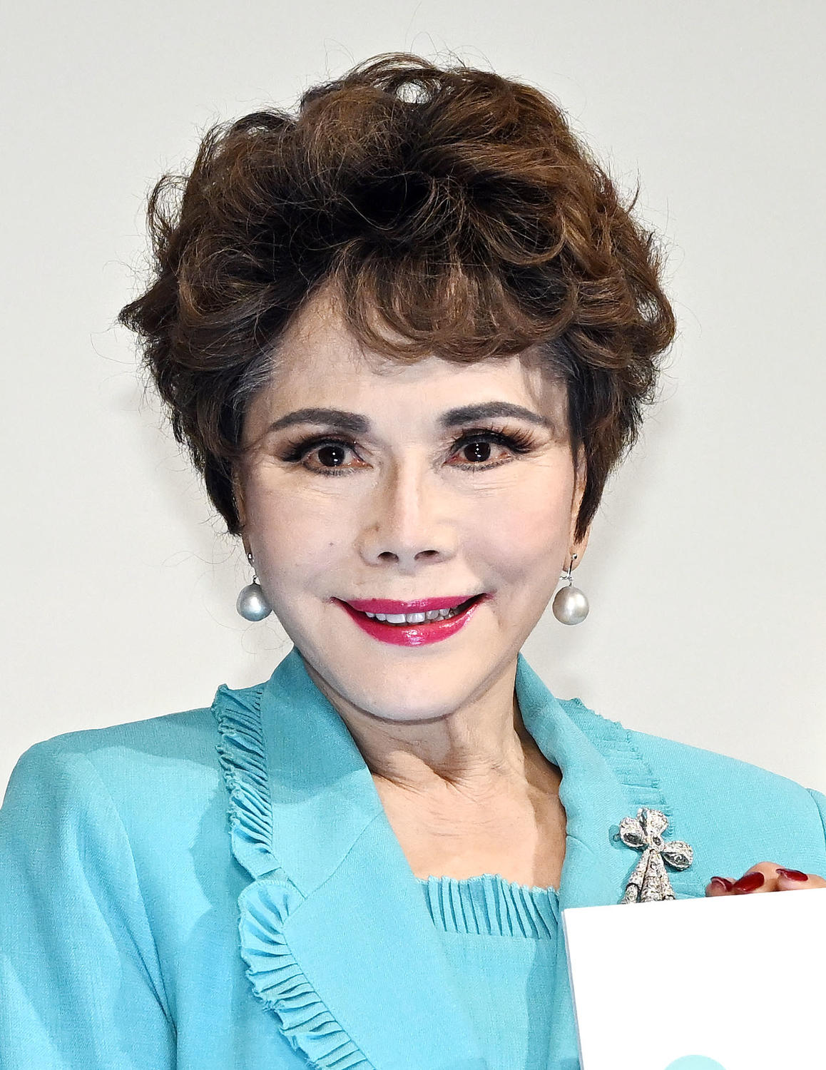 日本国籍取得を巡り不満を表明するデヴィ夫人