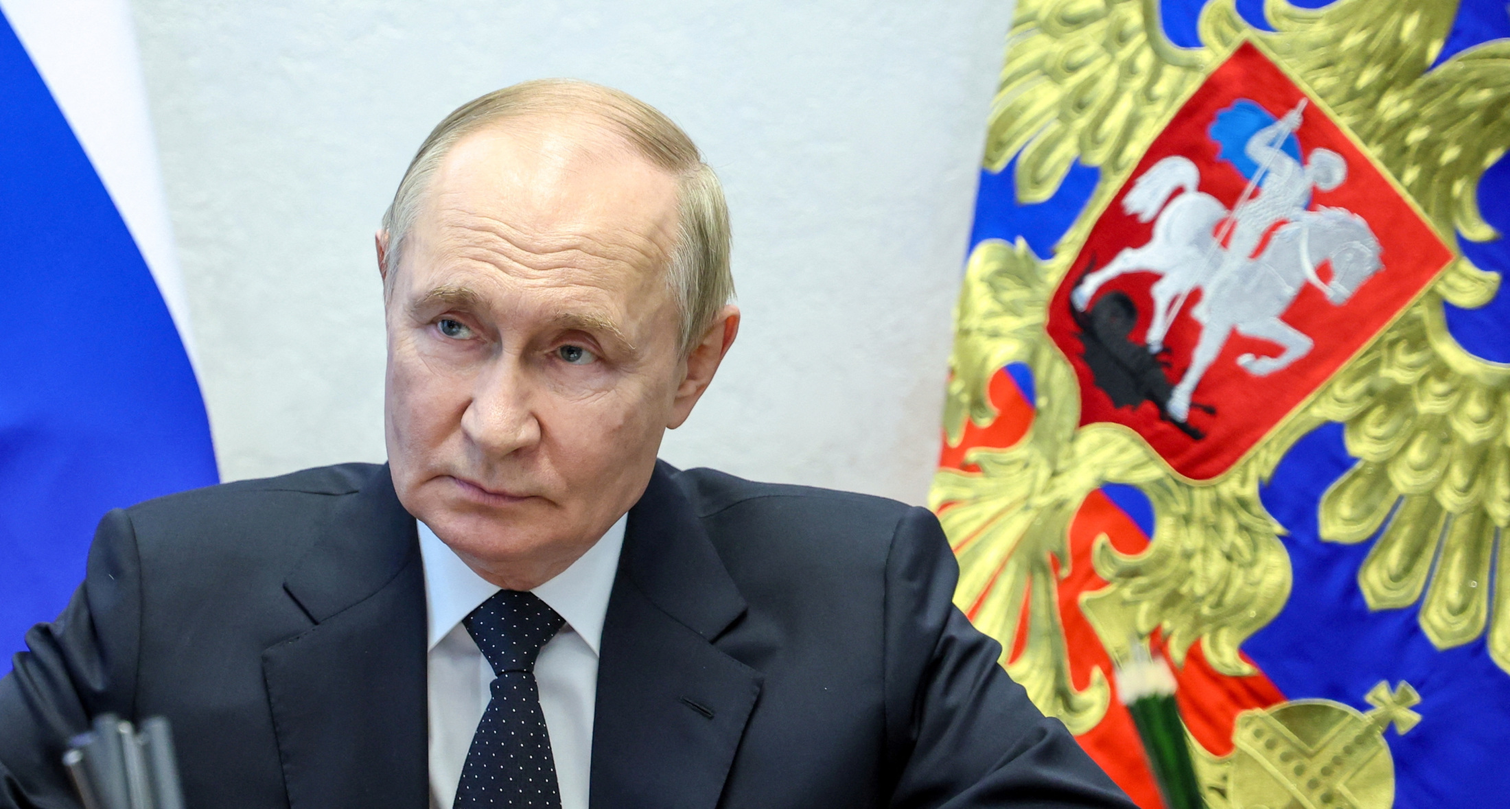 ロシアのプーチン大統領が公式行事で演説する様子。露ウクライナ首脳会談の条件に関する発言に注目が集まる。