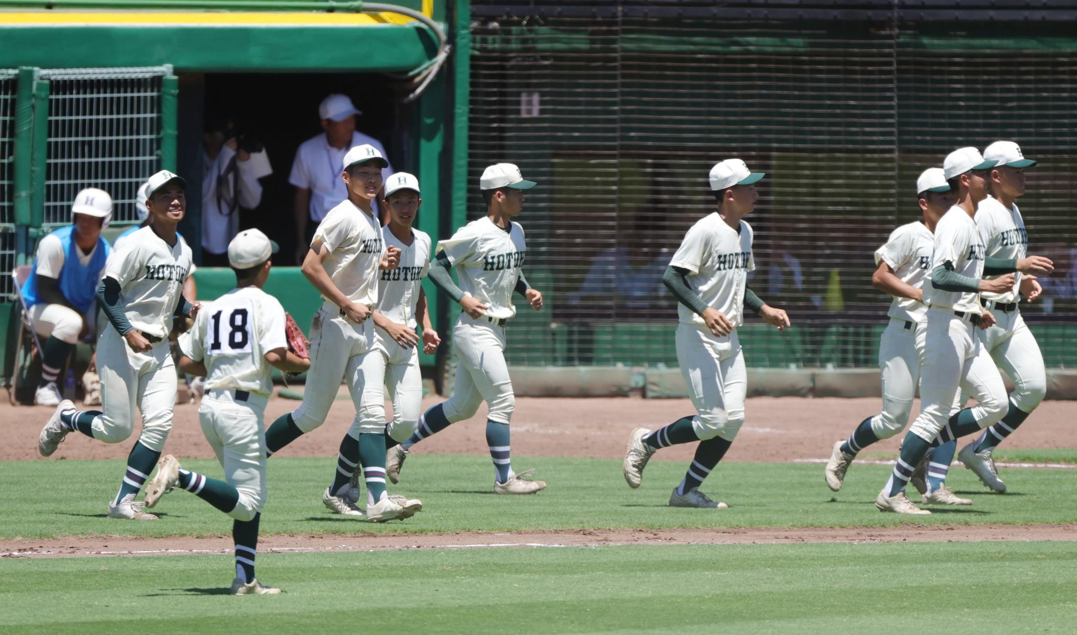 兵庫大会 報徳学園が決勝進出！連覇へあと1勝 神港学園を