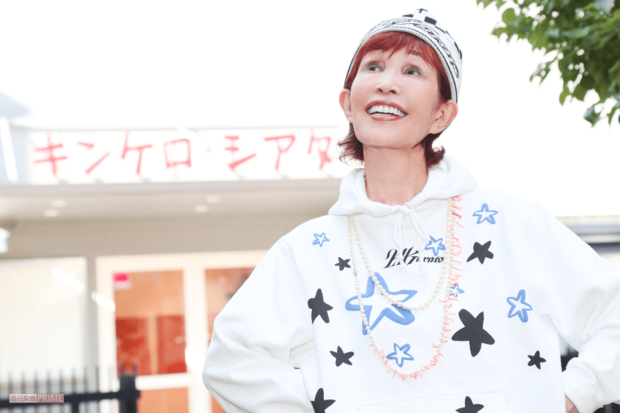 81歳とは思えない若々しさで笑顔を見せるタレントのうつみ宮土理さん