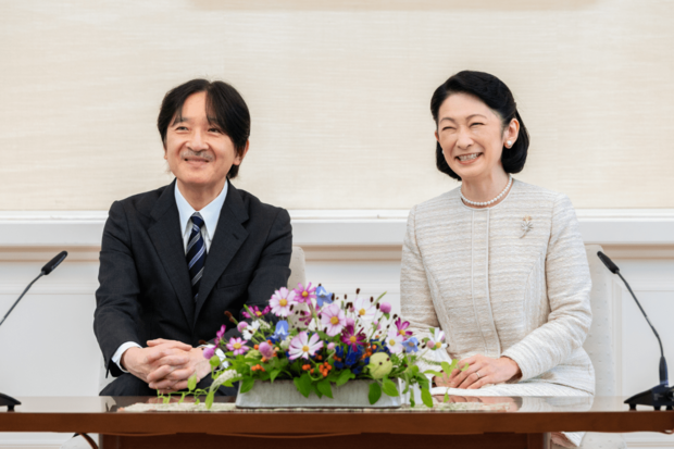 秋篠宮ご夫妻の広島訪問：原爆死没者慰霊碑への献花を巡る議論