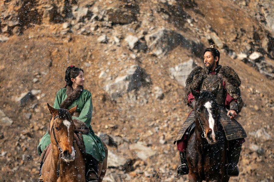 戦場でカリスマを発揮する高句麗第9代王・故国川王コ・ナンムを演じるチ・チャンウク