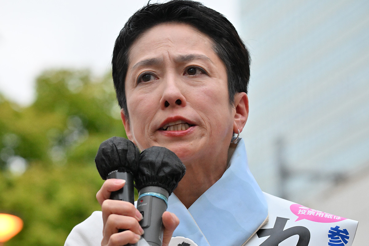 立憲民主党の主要メンバーである蓮舫氏の表情。参院選の厳しい結果を反映しているかのように見える。