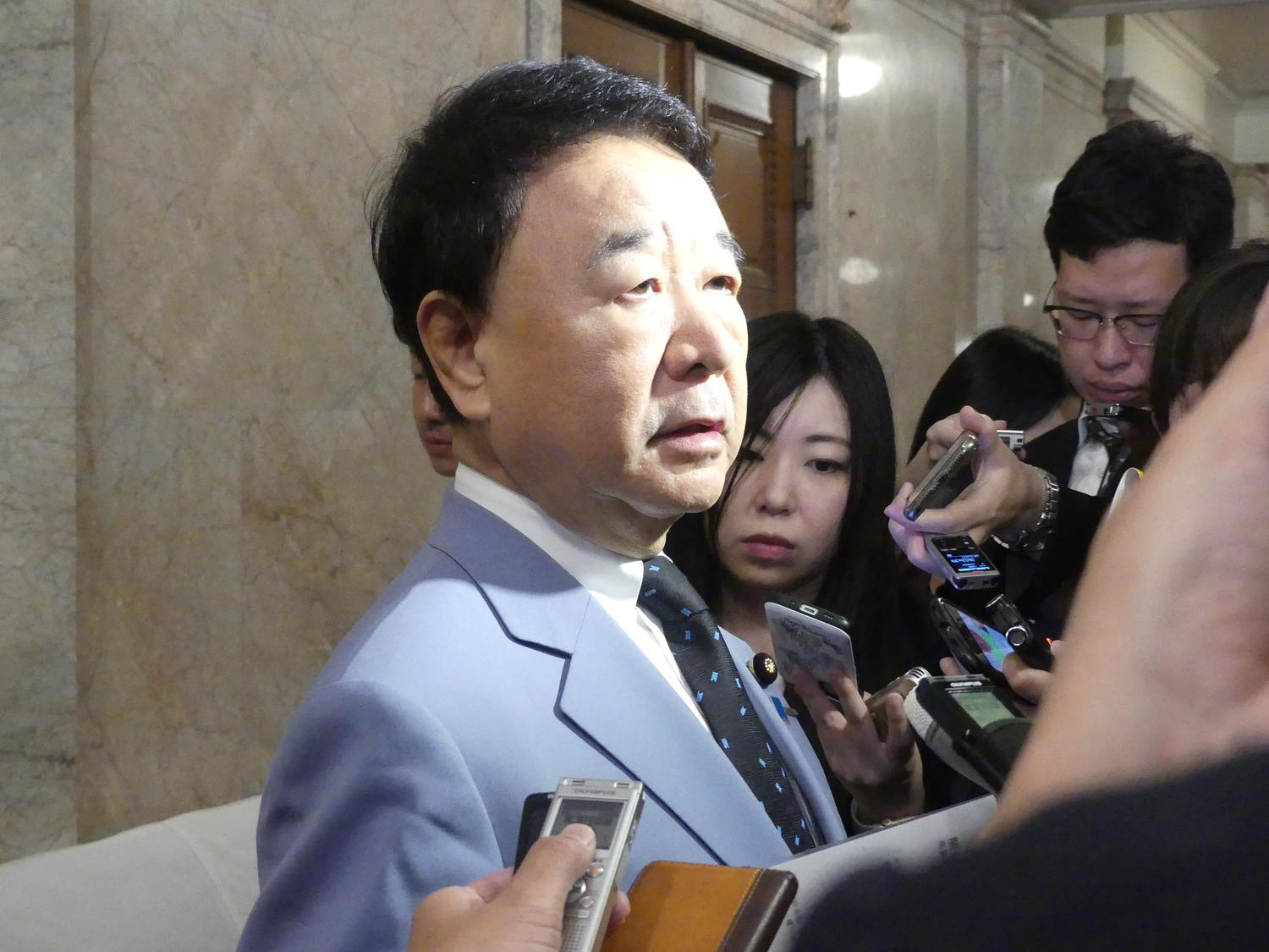 2023年6月に撮影された自民党の青山繁晴参院議員。石破茂首相の退陣問題に関する発言が注目される政治家。