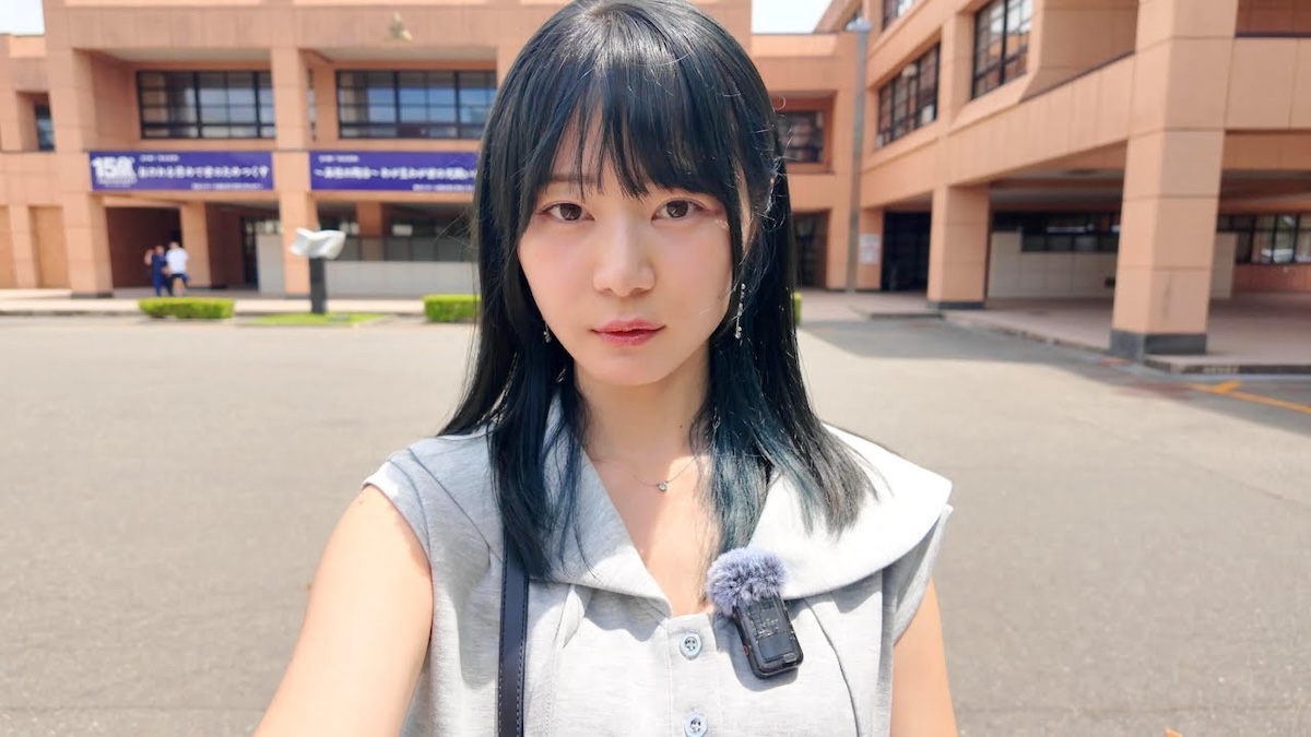 人気YouTuberいけちゃんが母校・秋田高校の校門に立つ姿