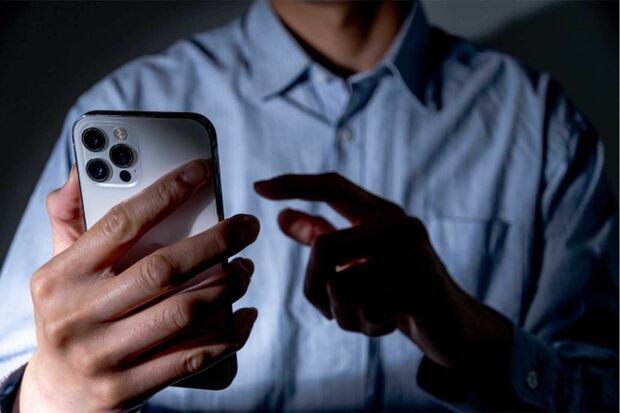 特殊詐欺の危険性を示すイメージ画像。電話やオンライン詐欺への注意喚起を促す視覚的シンボル。