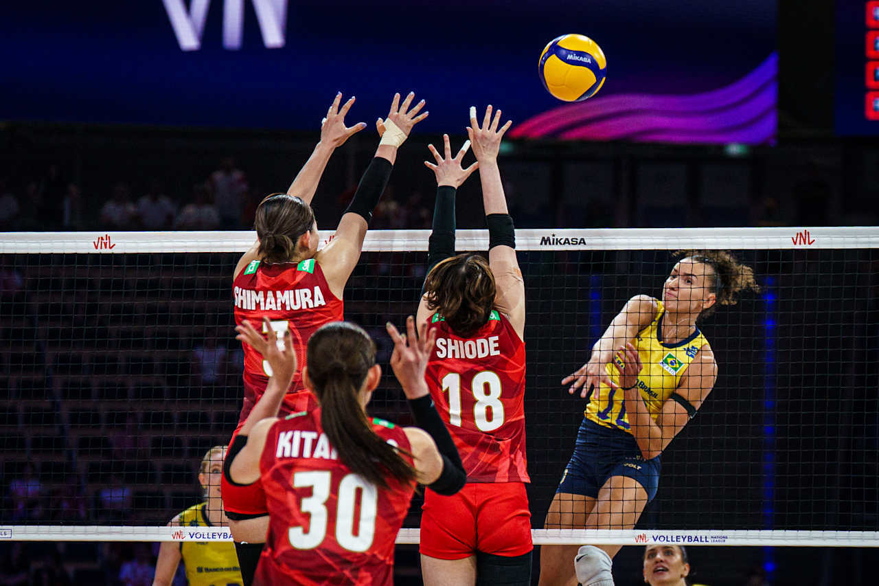 VNL女子バレー3位ポーランドVSブルガリア直筆サイン入り　バレーボール 20250712-00557390-theanswer-