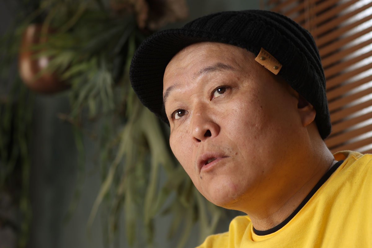 千原せいじ氏、クルド人問題に関するライブ配信での発言が炎上し、批判に直面する様子