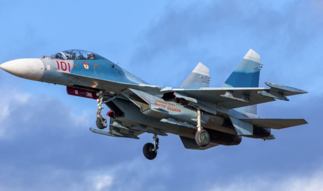 クラスノダール地方の空軍基地で炎上するロシア軍のSu-27UB訓練機