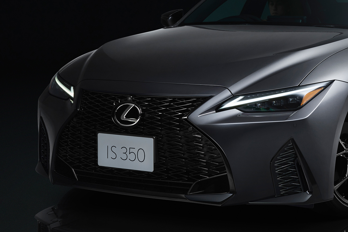レクサスISに“漆黒”の限定モデルが登場！ “F SPORT Mode Black