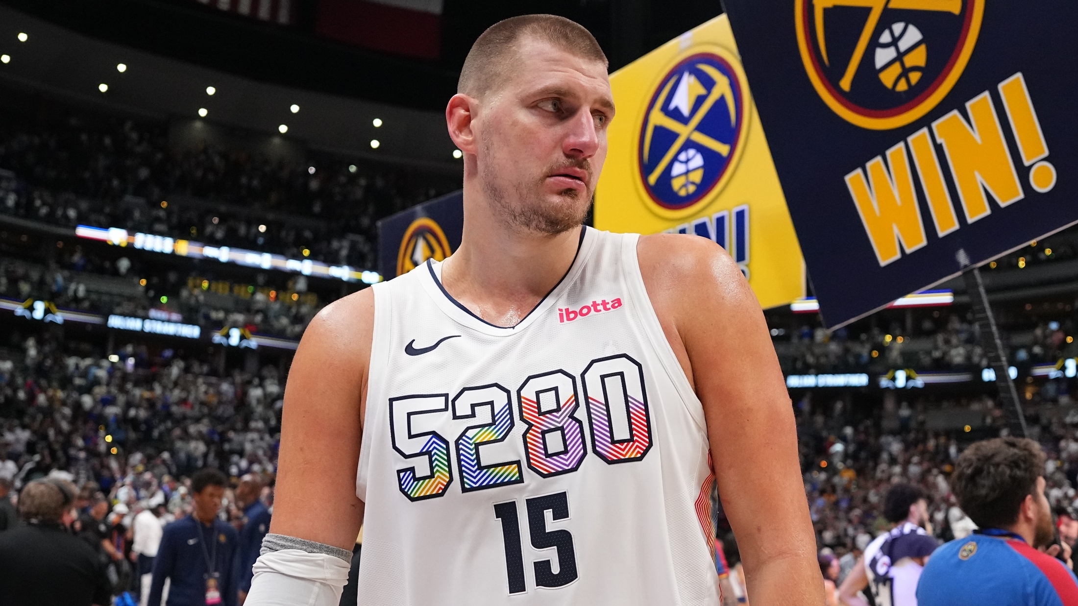 NBA】ナゲッツのニコラ・ヨキッチが勝利に涙 バスケのコート外で
