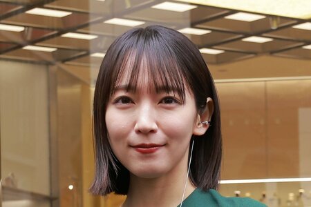 「隅田川花火大会」で笑顔を見せる吉岡里帆、爽やかなピンクの浴衣姿