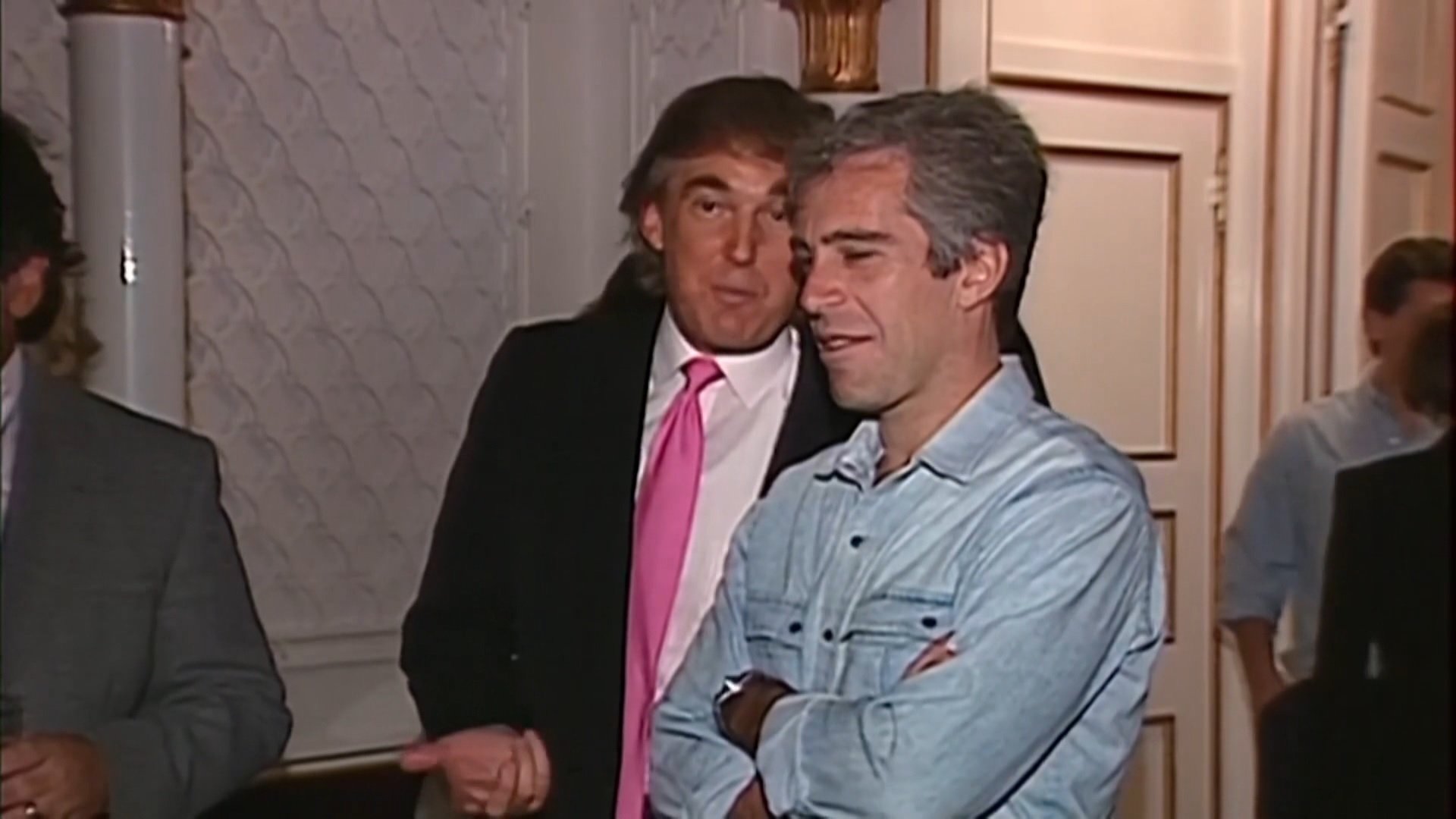 エプスタイン・スキャンダルとトランプ氏に関する報道画像