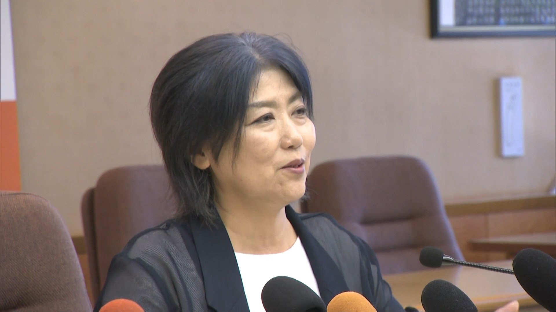 学歴詐称問題に関する会見で発言する伊東市の田久保眞紀市長