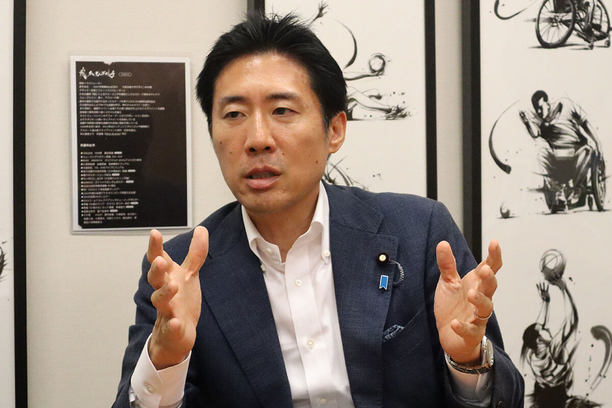 日本の科学技術政策について語る塩崎彰久衆院議員（自民党副幹事長）の肖像