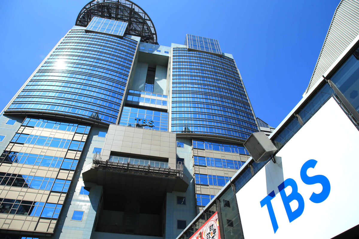 TBS日曜劇場「19番目のカルテ」で医師役を演じる松本潤