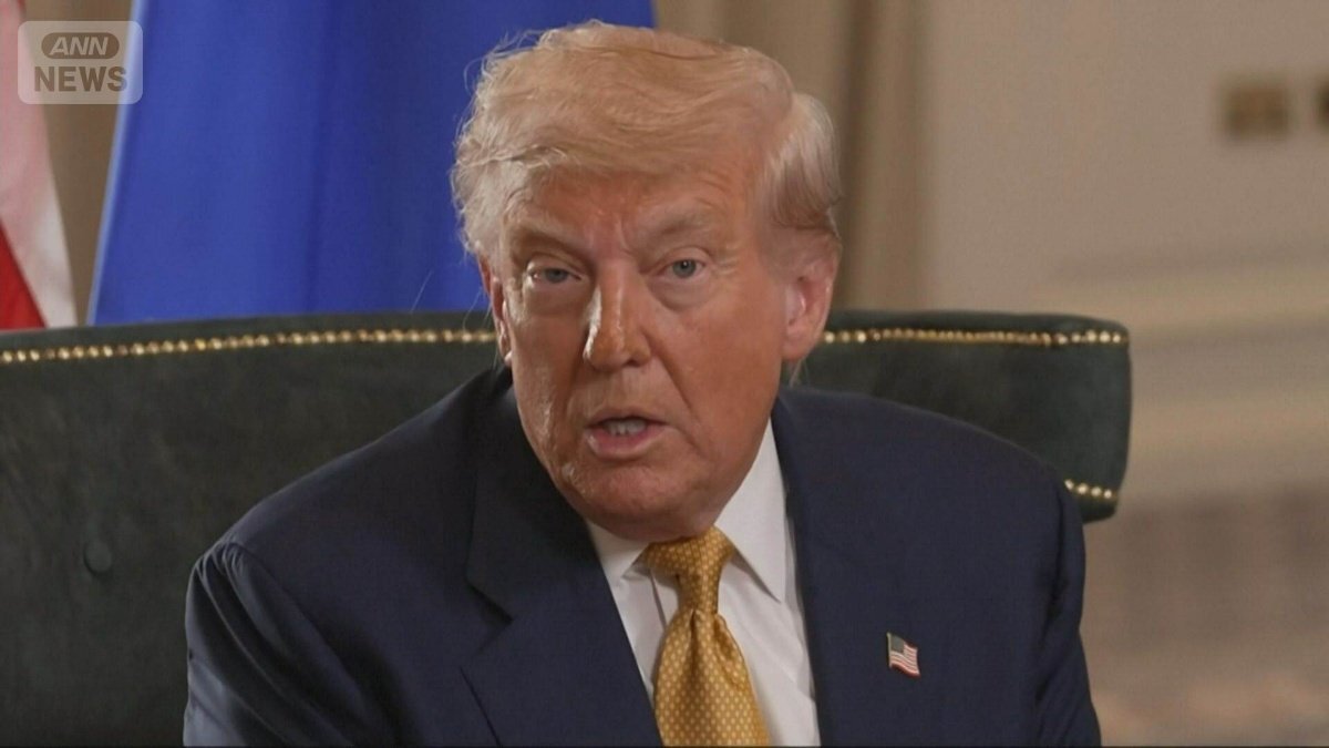 トランプ大統領とフォンデアライエン委員長が握手を交わし、米欧間の15%関税合意を象徴する場面