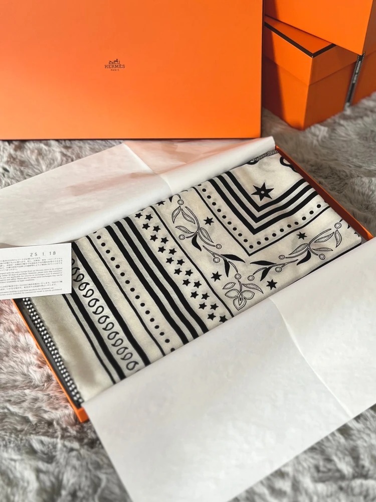 【Hermès　エルメス　ストール】カシミヤ＆シルク　筒状　馬蹄柄　即日発送 エルメス】買ってよかった名品！カシミヤシルクのストール