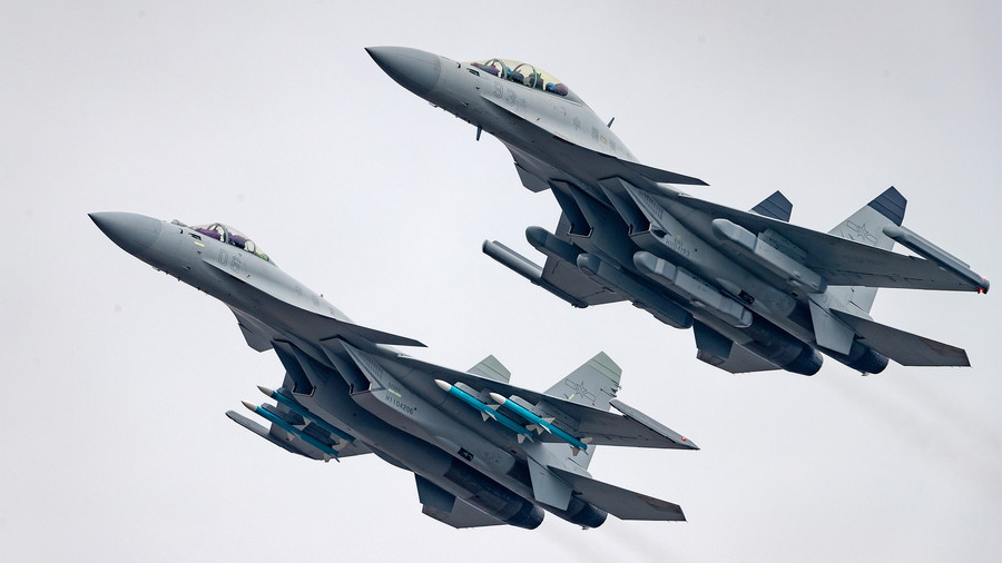 自衛隊機に異常接近した「見慣れぬ中国の戦闘爆撃機」よく見たら