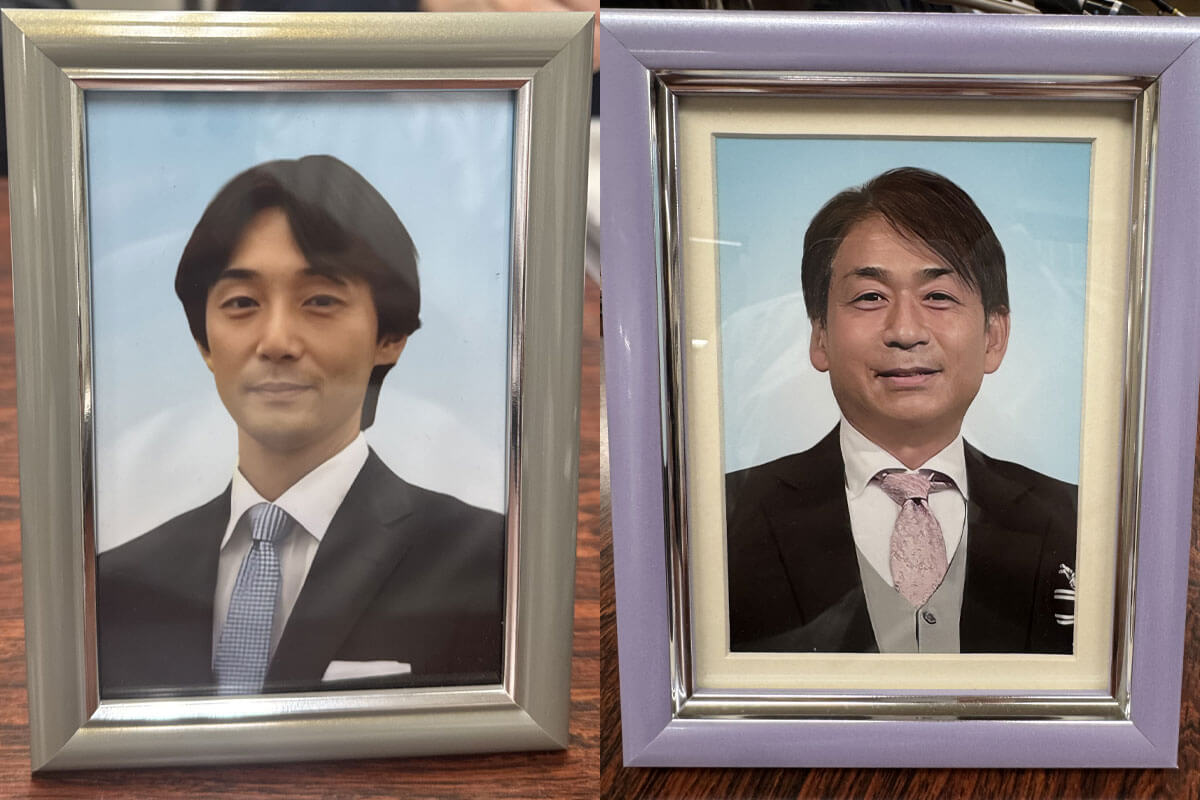 首都高多重事故の犠牲者、船本宏史さんと杉平裕紀さんの写真。交通事故の悲劇を伝える遺族の心情を表す。