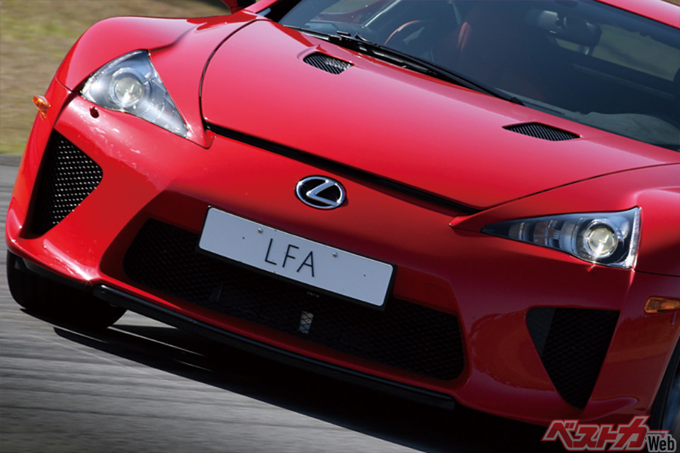 V10エンジンがたまらん!! レクサス初のスーパースポーツ LFAが