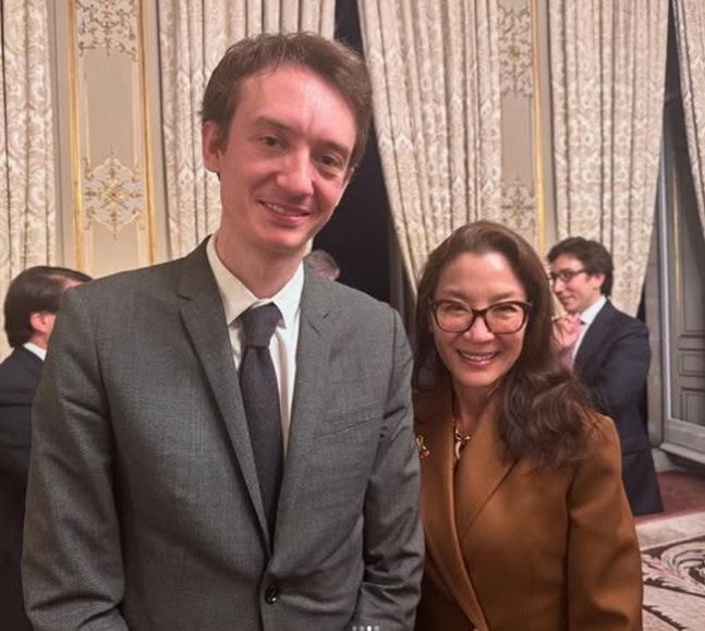 女優ミシェル・ヨーとLVMH傘下タグ・ホイヤーCEOフレデリック・アルノー氏の会食での一枚