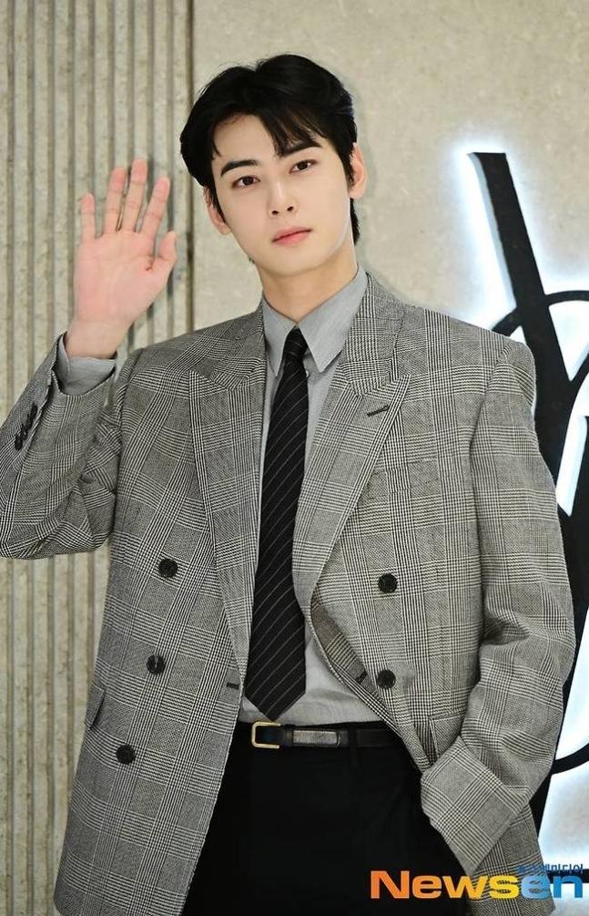 ASTRO チャウヌの入隊後…事務所がファンに呼びかけ「手紙などの