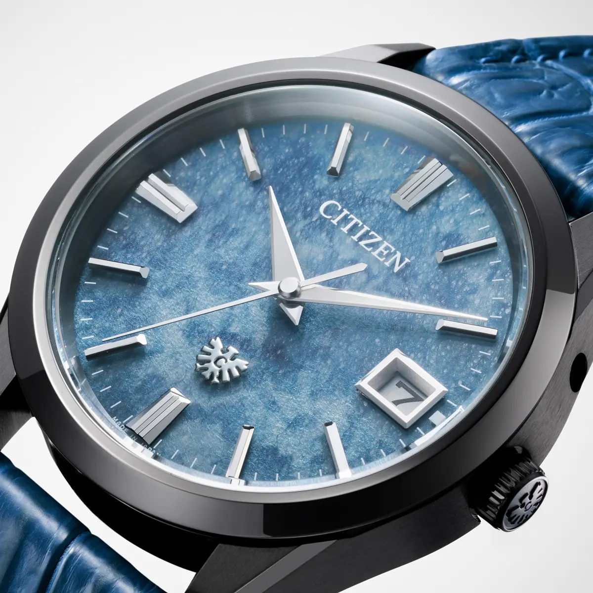 CITIZEN Eco-Drive 青色 時計 シチズン エコ・ドライブ ワン』にプルシャン ブルーが映える