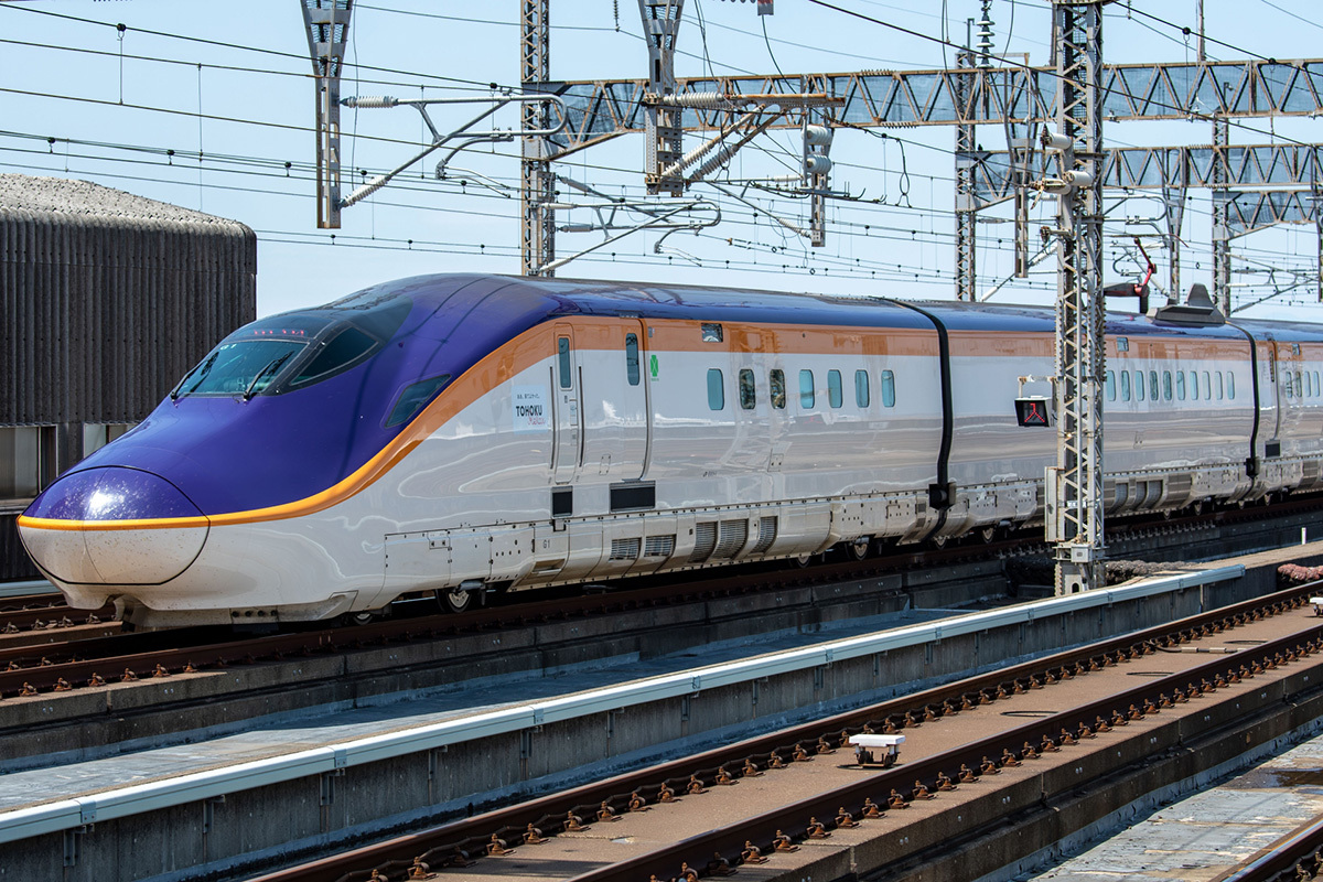 新型車両E8系の外観。山形新幹線で発生した補助電源装置トラブル後の姿。