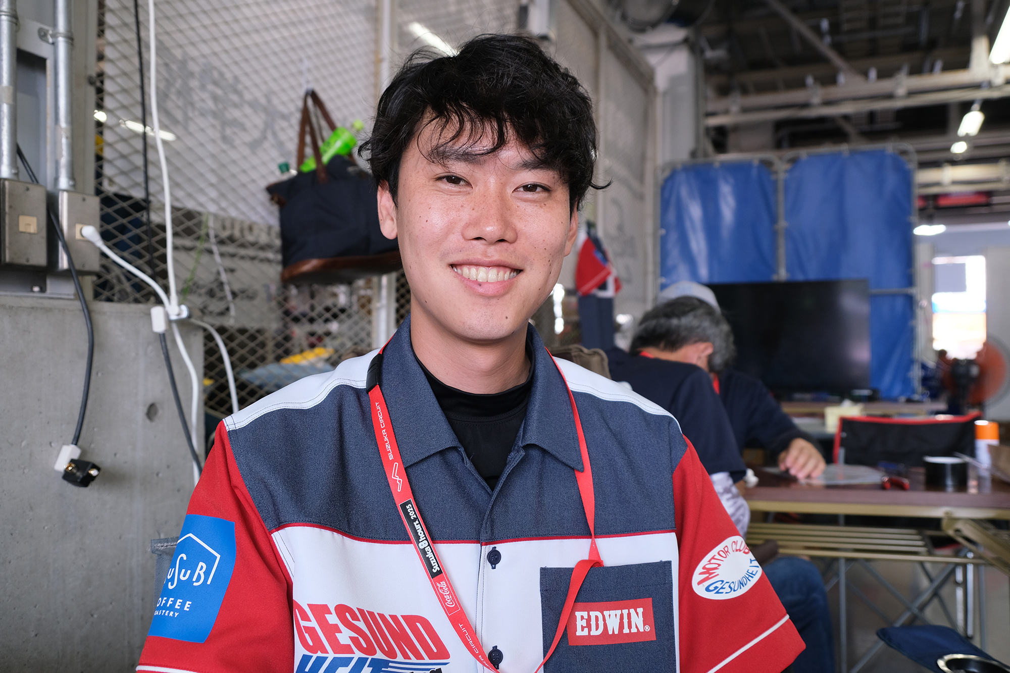 日本最速の”郵便配達”！ 鈴鹿8耐参戦で大バズ郵便局スタッフ