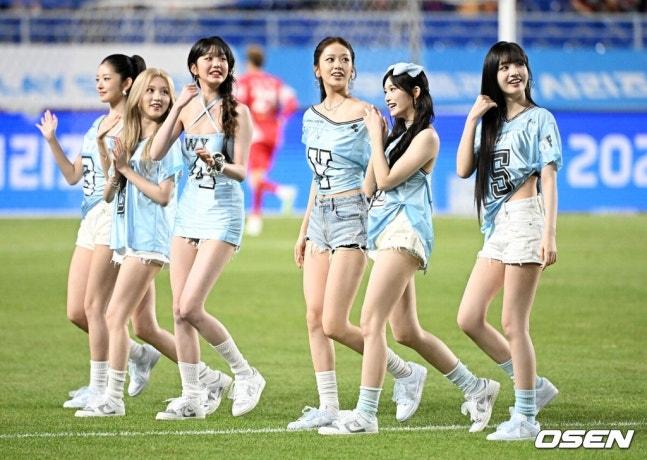 IVE サッカーユニフォーム　ウォニョンWONYOUNG ニューカッスル・ユナイ IVE、サッカーの試合会場で過度な露出？議論にメンバーも言及