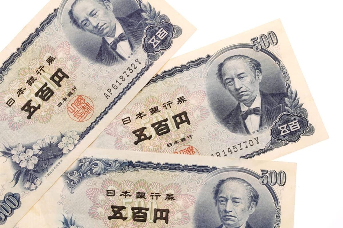 祖父の遺品に「昭和30年発行」の「500円札」が！ 隅に「紙片」が