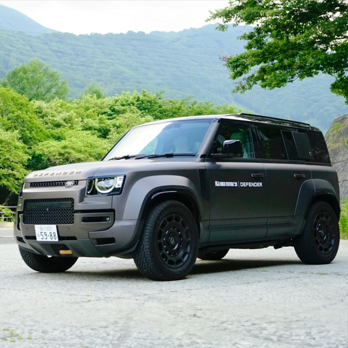 【非売品】ランドローバー新型ディフェダー　オーナー限定写真集 非売品】ランドローバー新型ディフェダーオーナー限定写真集