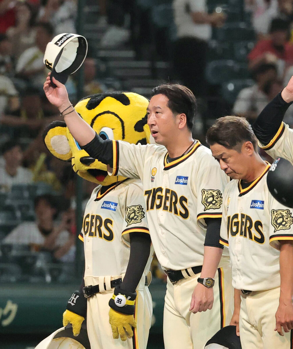 新品未開封　阪神タイガース　藤川球児監督　ボブルヘッド　2体セット 藤川球児 ボブルヘッド 2体セット 阪神タイガース 球児監督