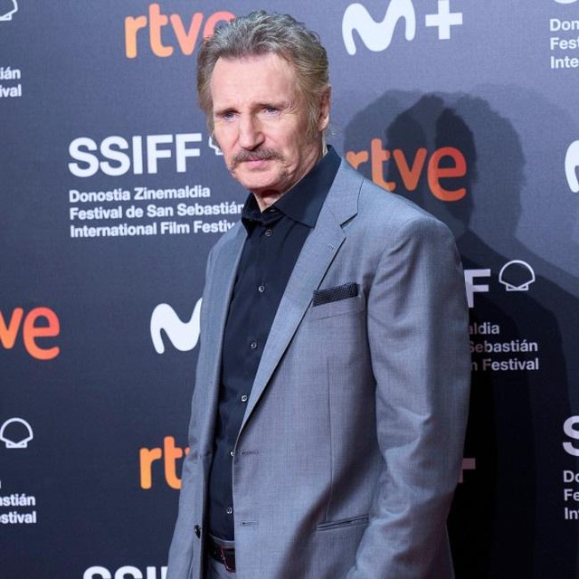 リーアム・ニーソンとパメラ・アンダーソン、新作映画共演をきっかけに「秘密の恋」の噂が浮上