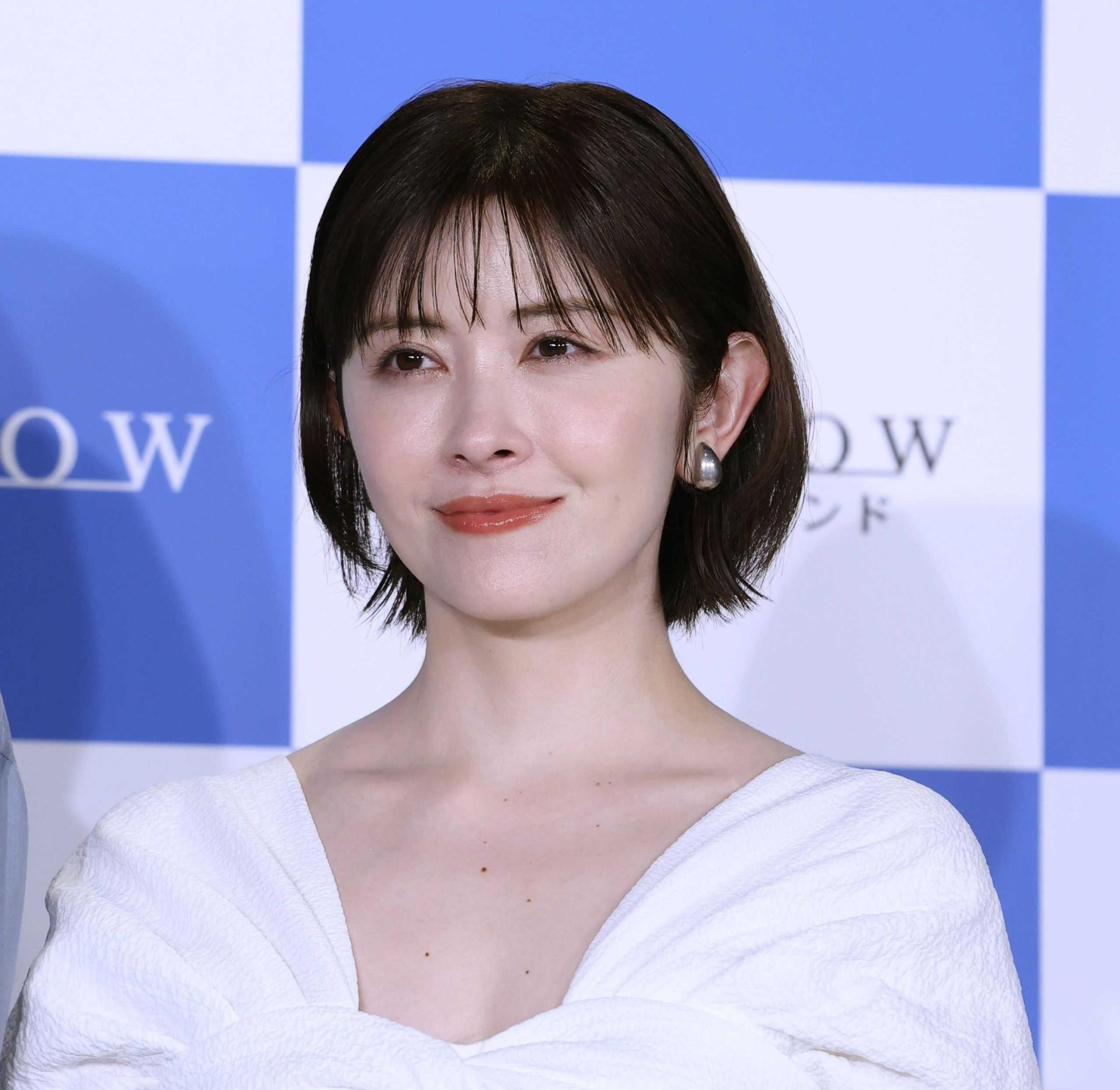 A-Studio+に出演し笑顔を見せる女優・宮澤エマ