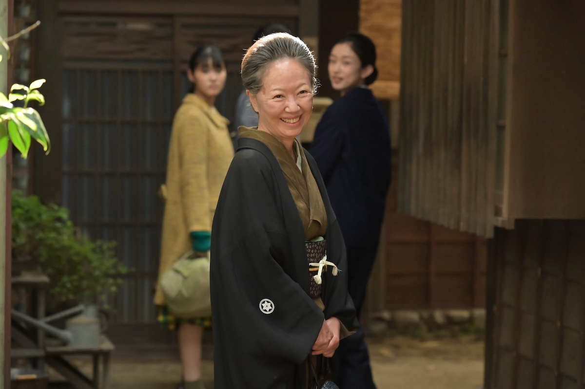 NHK連続テレビ小説「あんぱん」で夫婦役を演じる浅田美代子演じる朝田くらと吉田鋼太郎演じる釜次のおしどり夫婦の姿