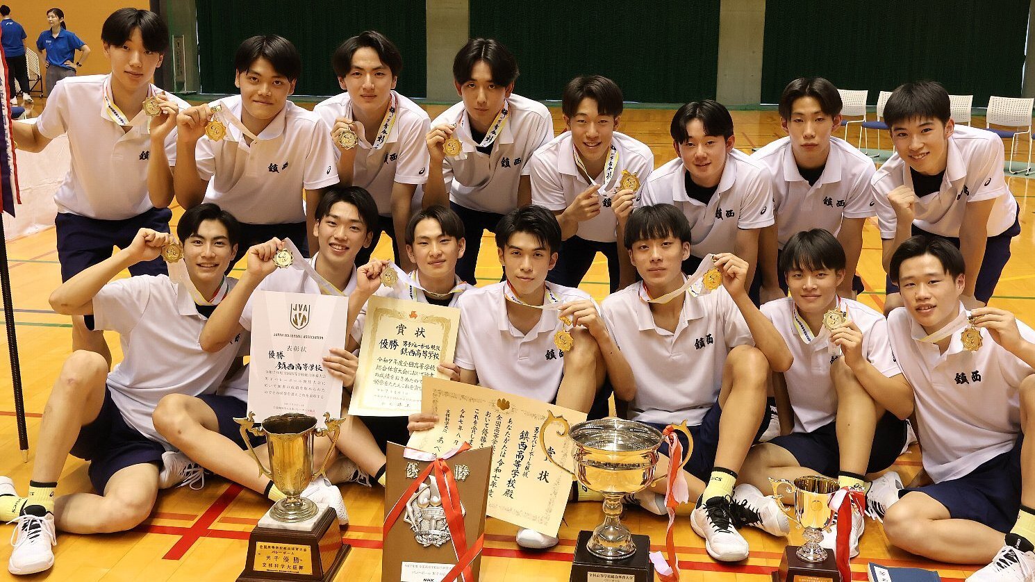 値段交渉あり 令和3年度インターハイ男子優勝メダル(鎮西) 鎮西高校、4年ぶりの優勝。主将不在の中で控えセッターが流した