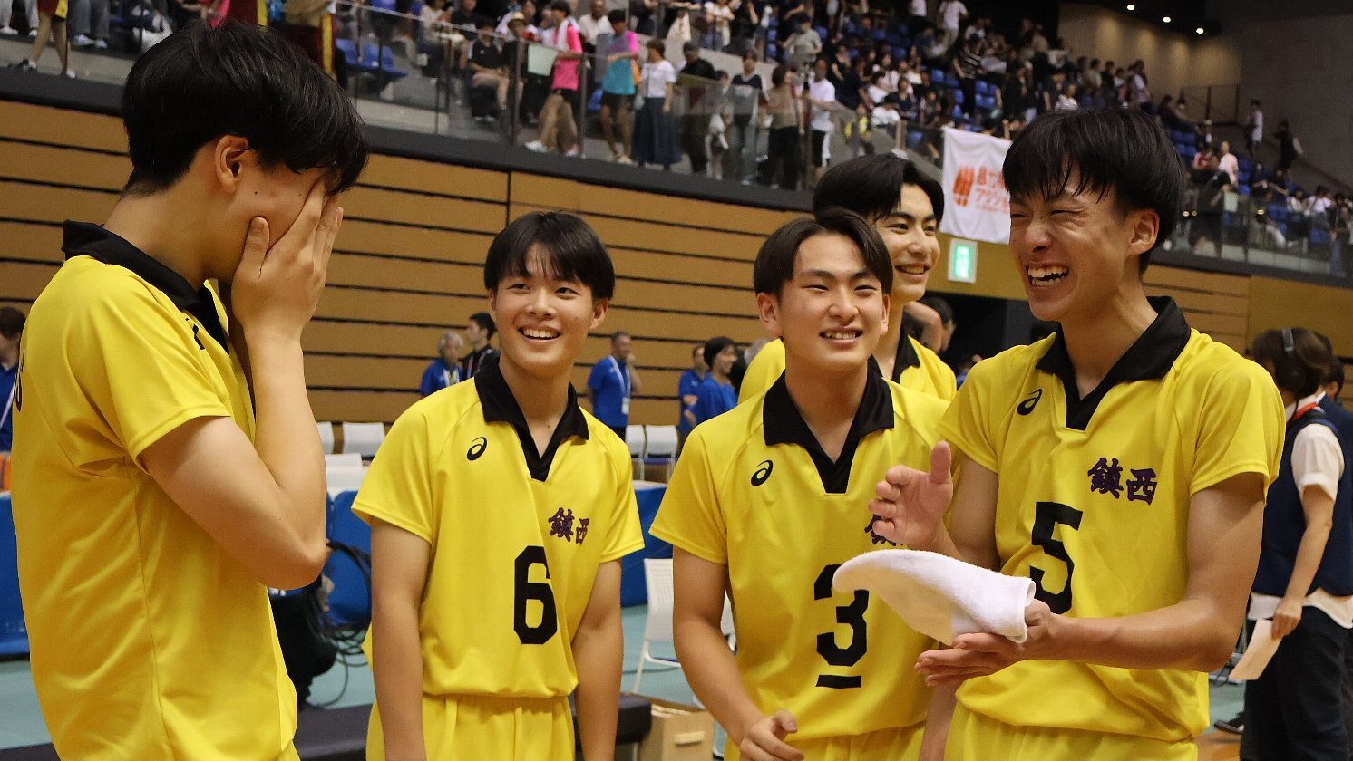 値段交渉あり 令和3年度インターハイ男子優勝メダル(鎮西) 鎮西高校、4年ぶりの優勝。主将不在の中で控えセッターが流した